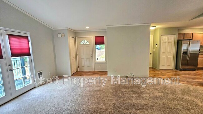 Foto del edificio - 11389 Symes Rd NW