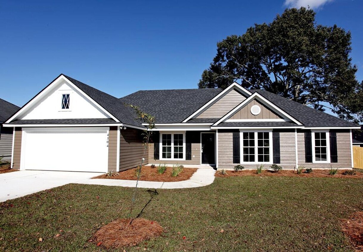 Foto principal - Stunning 4-Bedroom Home with Modern Amenit...