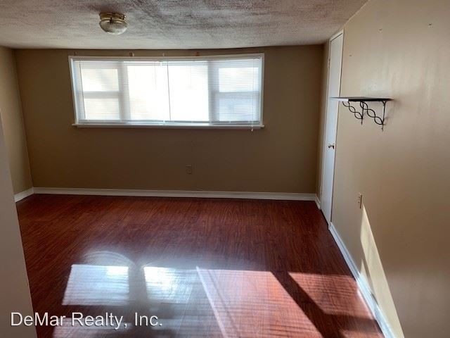 Building Photo - 3 br, 1.5 bath House - 4477 Burkey