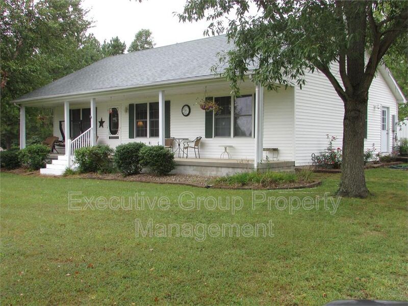 Primary Photo - 1318 Tabbs Hollow Rd