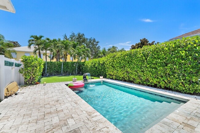 Building Photo - 231 Caravelle Dr