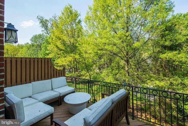 Building Photo - 4005 Mansion Dr NW