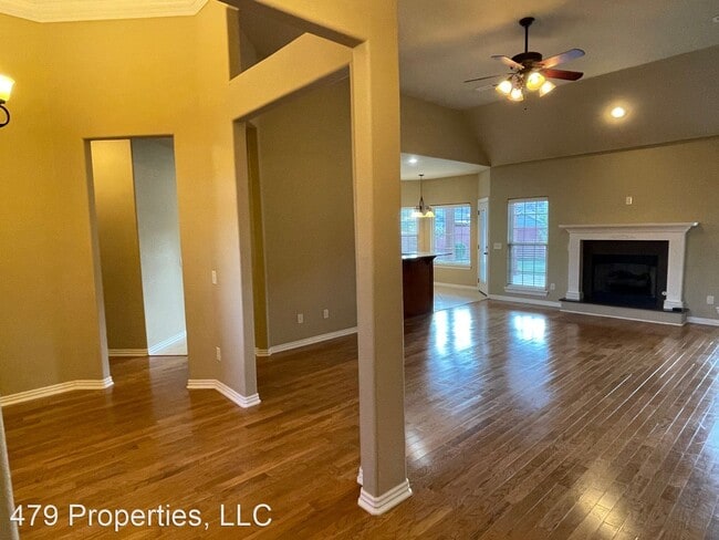Building Photo - 4 br, 3 bath House - 1051 Tarah Knolls Cir