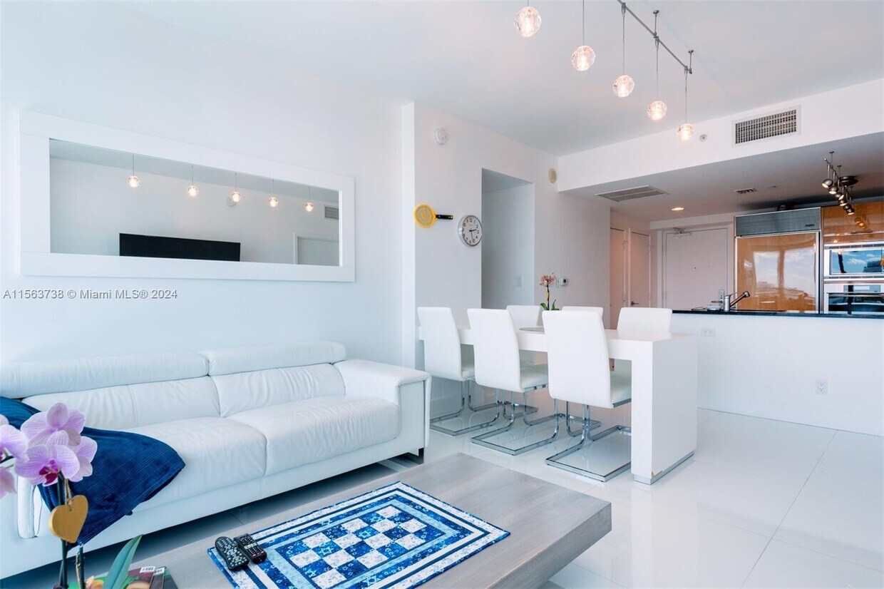 Foto principal - 6799 Collins Ave
