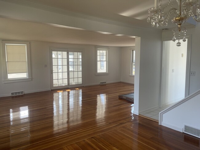 Building Photo - 17 3rd Ave
