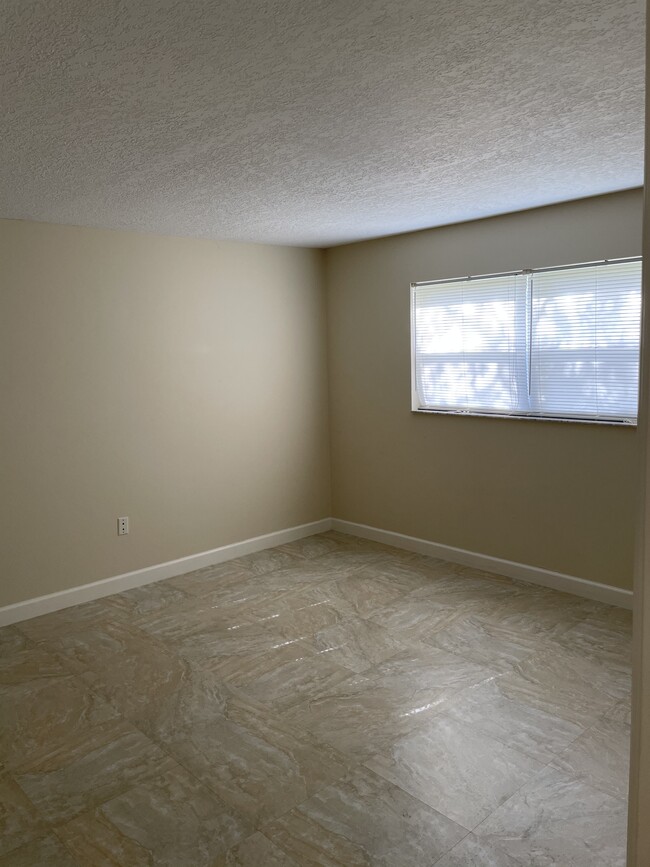 Building Photo - 1100 Ponce De Leon Cir