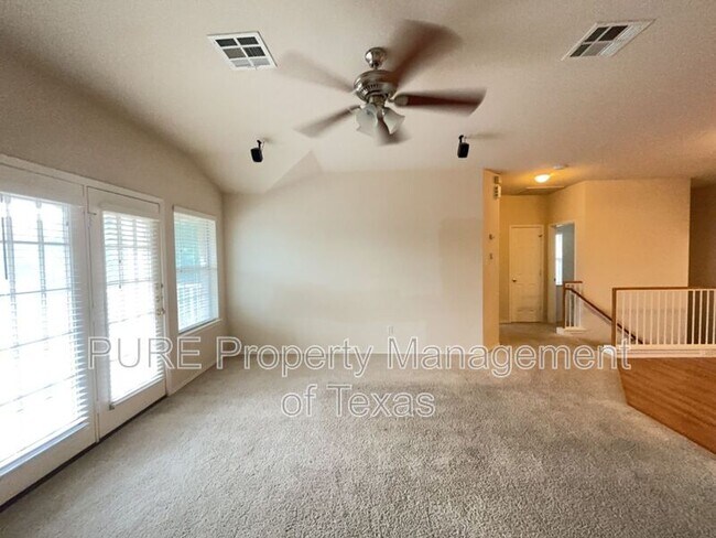 Building Photo - 16100 S Great Oaks Dr