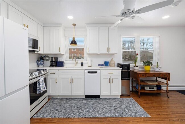 Foto del edificio - 70 Carroll Ave