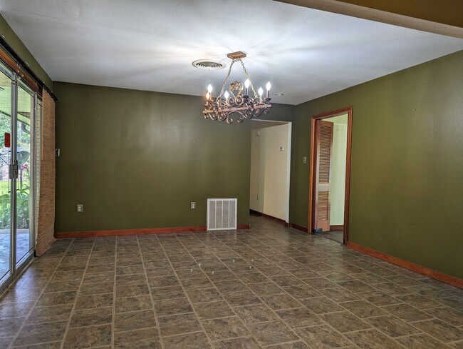 Building Photo - 917 Fremaux Ave