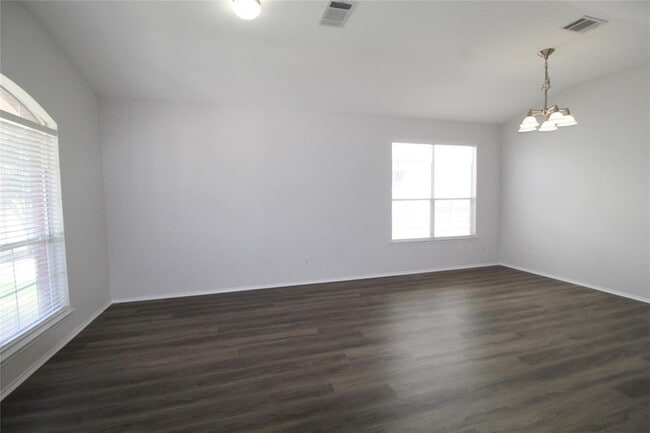 Building Photo - 2433 Green Meadows Ln