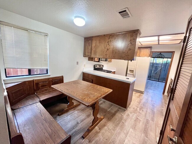 Foto del edificio - Downtown Davis Gem – Steps From Campus!