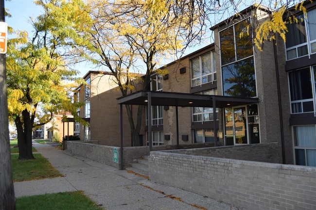 Harvard House - Skyway Apartments