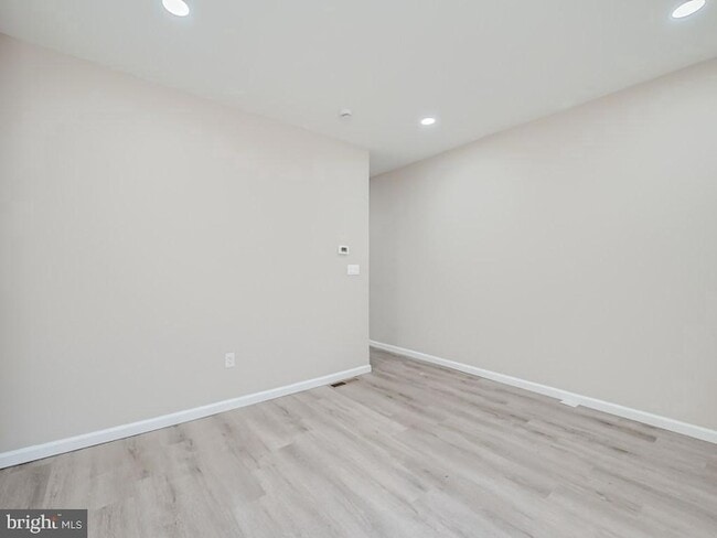 Foto del edificio - 1324 W Pratt St