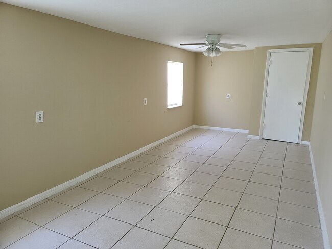 Foto del edificio - 22 Homestead Rd N