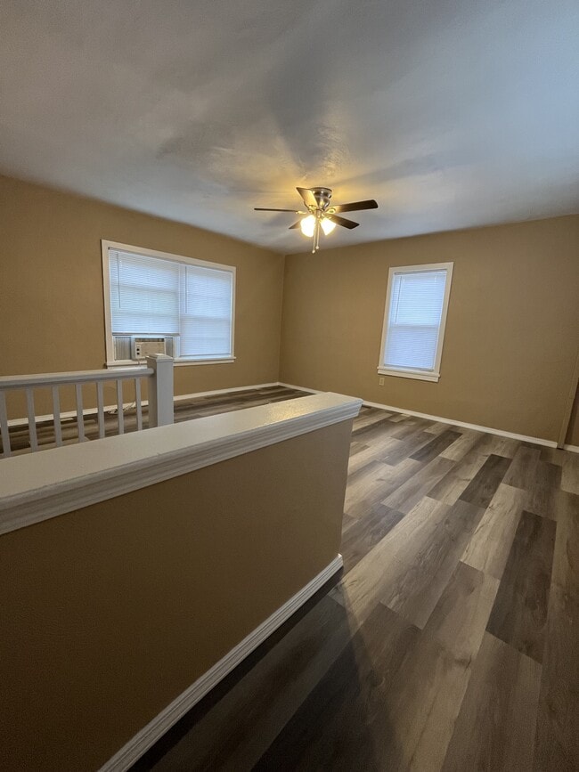 Foto del edificio - 114 Moffett Ave