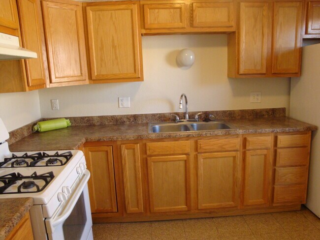 Kitchen - 543 San Pablo St SE