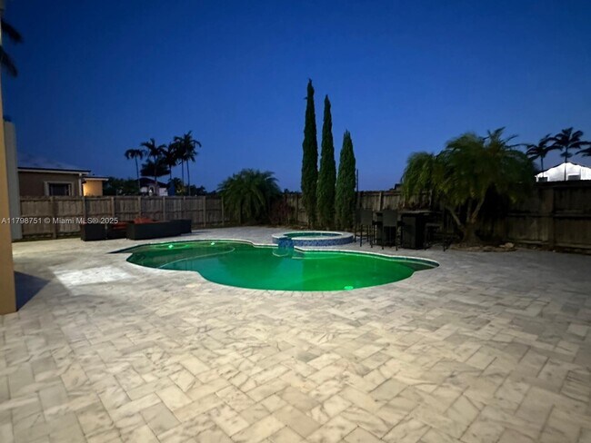 Foto del edificio - 15549 SW 150th St