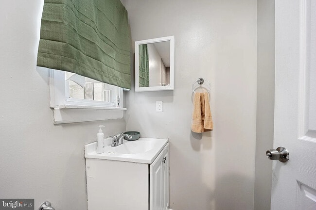 Building Photo - 1610 Dyre St