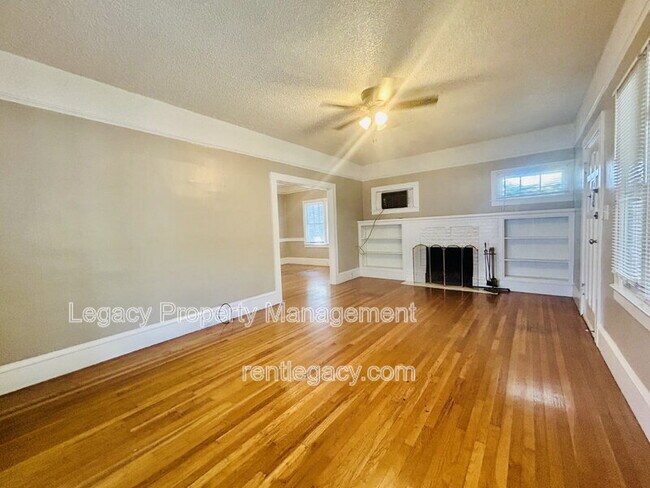 Foto del edificio - 2300 E St