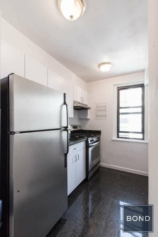 Building Photo - 137 E 38th St