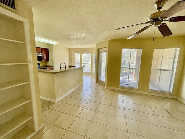 Foto del edificio - 977 Riverside Dr