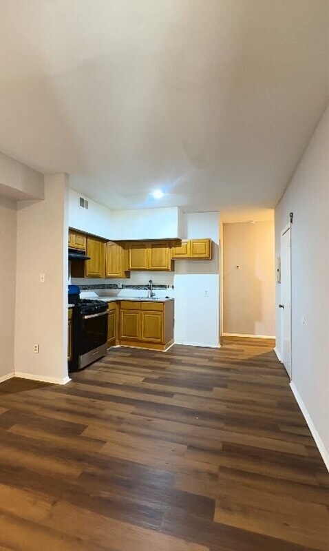 Building Photo - 4215 W Girard Ave