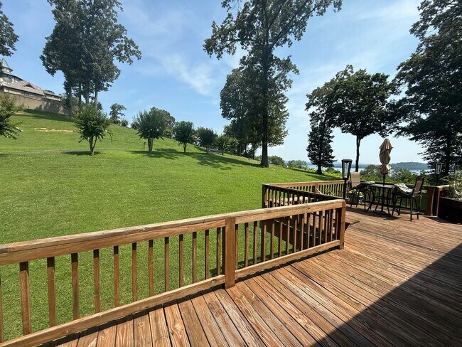 Foto del edificio - 1526 Circle Dr