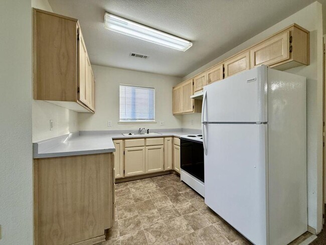 Foto del edificio - 34 Lewis Ave