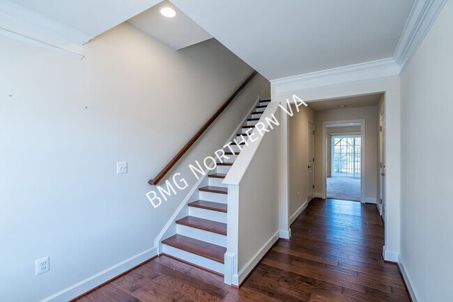 Foto del edificio - 8435 Girvan Ct