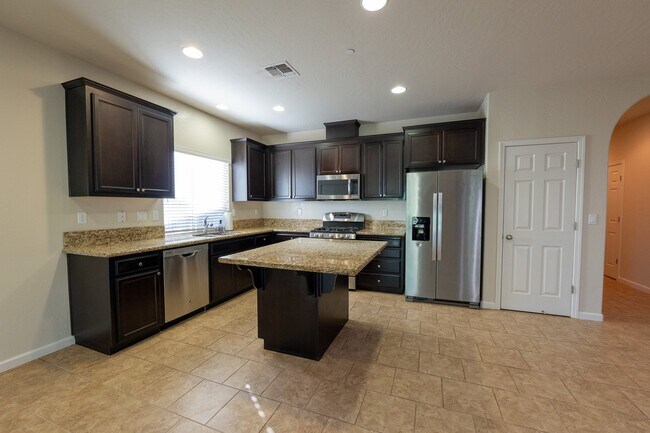 Foto del edificio - 3083 N Stanley Ave