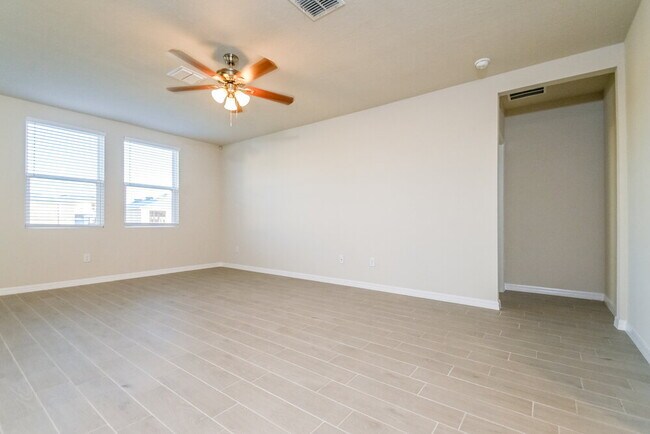 Foto del edificio - 214 Lovely Ct