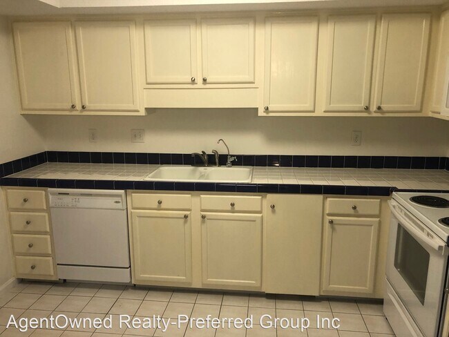 Building Photo - 3 br, 2.5 bath House - 1405 Ventura Place