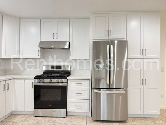 Foto del edificio - 8181 Elston Pl