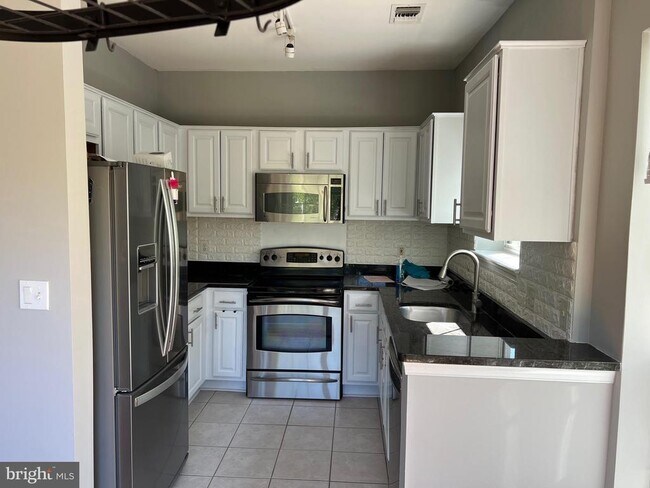 Building Photo - 4551 Strutfield Ln