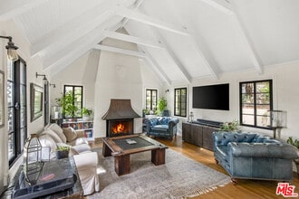 Building Photo - 4458 Dundee Dr