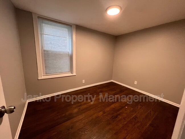 Foto del edificio - 8137 S Evans Ave