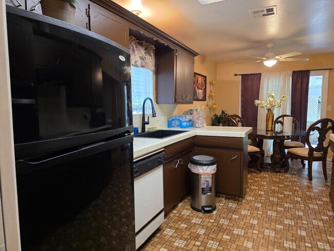 Foto del edificio - 2217 Colonial Ct