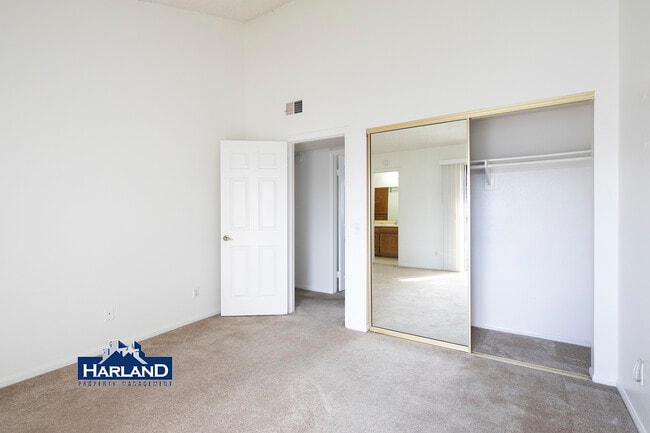 Building Photo - 2027 Emerald St