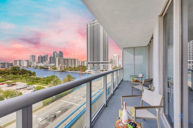 Foto del edificio - 2602 E Hallandale Beach Blvd