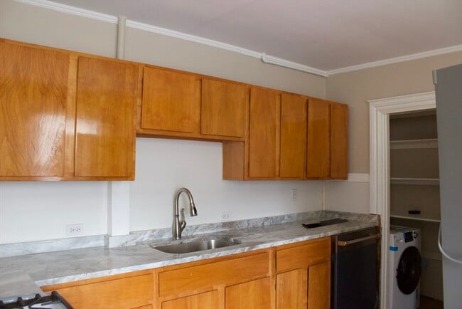 Building Photo - 114 Thorndike St