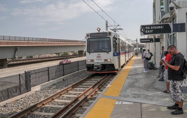 Cerca de la estación de 9 millas - 15252 E Hampden Cir