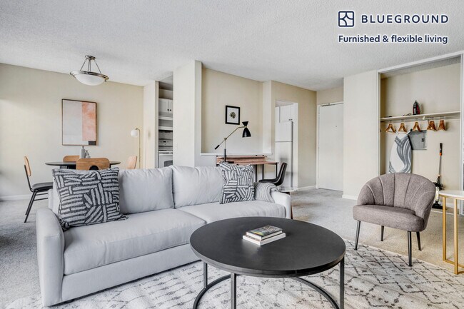 Foto del edificio - 1700 Oak Creek Dr