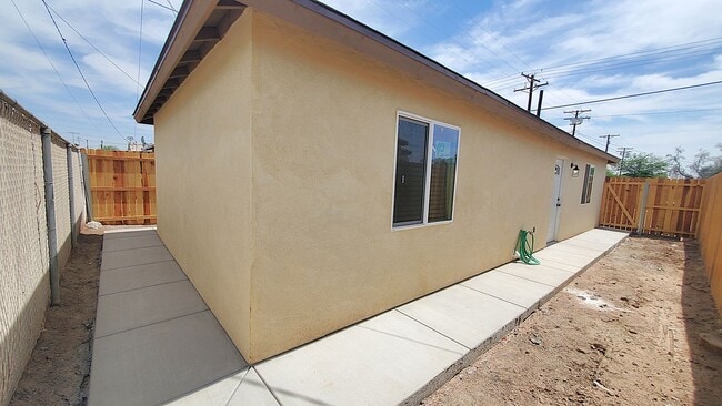 Building Photo - Just remodeled 2 bedrooms and 2 full bathrooms apartment.