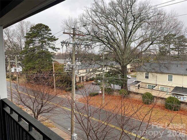 Building Photo - 935 McAlway Rd