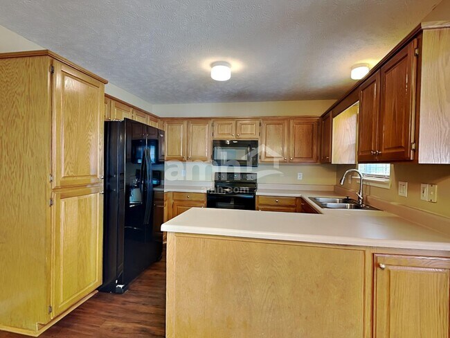 Building Photo - 717 Veneta View Dr