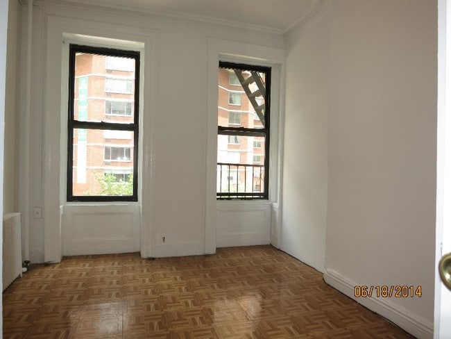 Building Photo - 489 2nd Ave