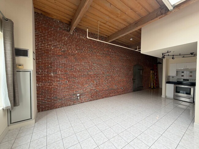 Foto del edificio - Lowell| Ayer Lofts Studio| Available Now