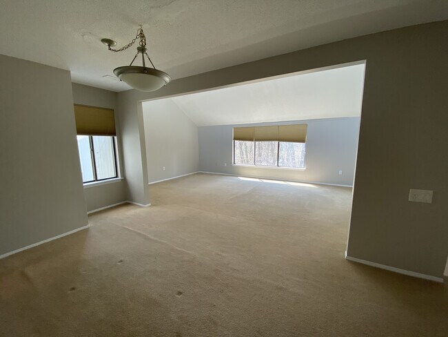 Foto del edificio - 7 Redwood Ln