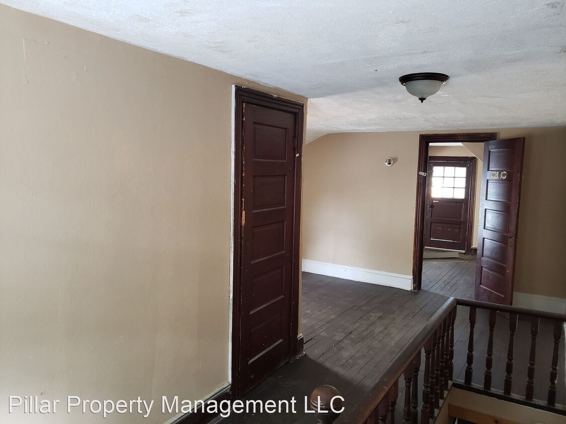 Building Photo - 3 br, 1 bath House - 33 Bryn Mawr Avenue
