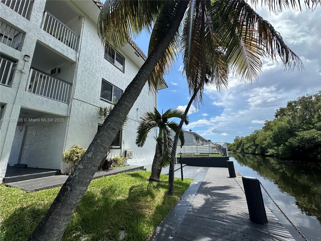 Foto principal - 1400 NE 56th St